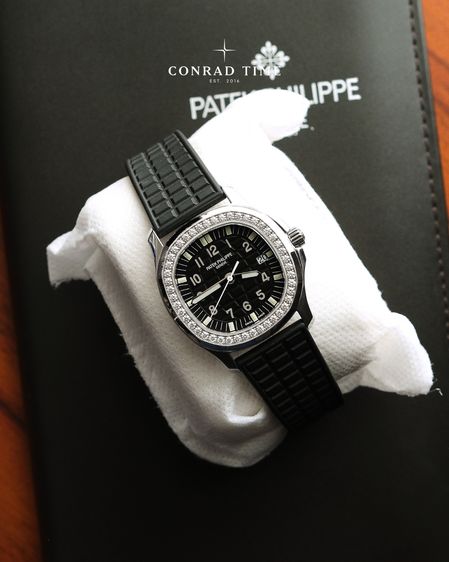Patek Aquanaut 5067A-001 Black dial Diamond Bezel Black Rubber Strap 2015 35.6 mm. Fullset 
