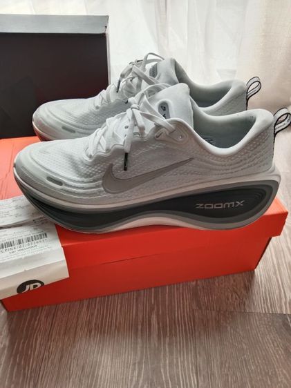 รองเท้าวิ่ง ขาว Nike vomero+