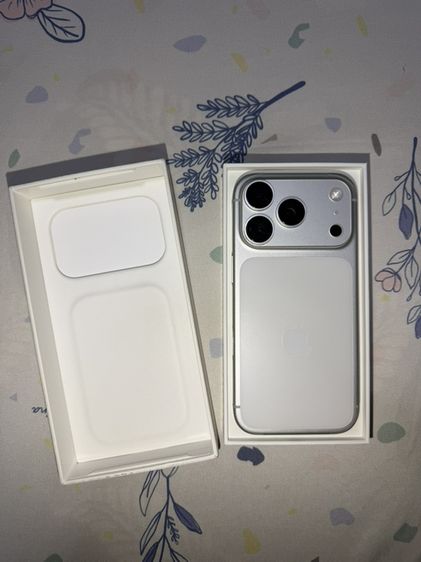 256 GB iPhone 17 pro 256 สี silver สภาพ99.99 มีกล่อง อุปกรณ์ครบ ไม่ติดไอคลาว เจ้าของขายเอง ประกันเหลือ 7 เดือน