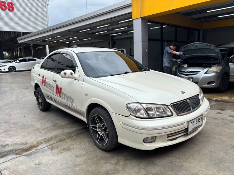 รถ Nissan Sunny 1.8 Super สี ขาว