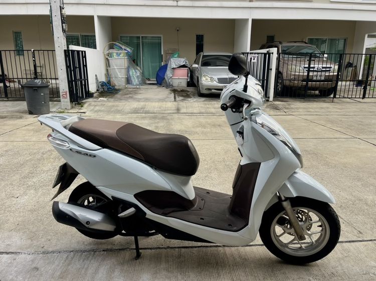HONDA Lead125 2022📗เอกสารครบพร้อมโอน📕ภาษี70🔰เครื่องเดิมๆไม่ดังไม่ควัน🔰รถสวยๆ❤️ประหยัดน้ำมากกกก🔰ขี่นิ่มๆๆๆๆสตาร์ตติดง่าย✳️ น้ำมันเครื่องใหม่💸 #ราคา38900.-ราคาพร้อมโอนเปลี่ รูปที่ 3