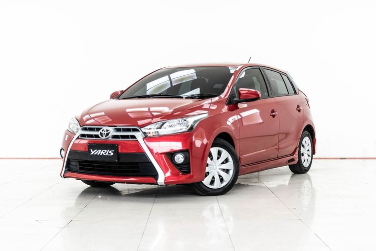 รถ Toyota Yaris 1.2 E สี แดง