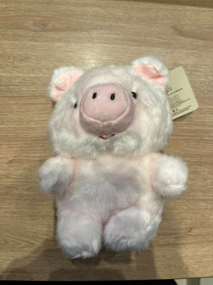 ตุ๊กตาหมูสีชมพูห้อยได้