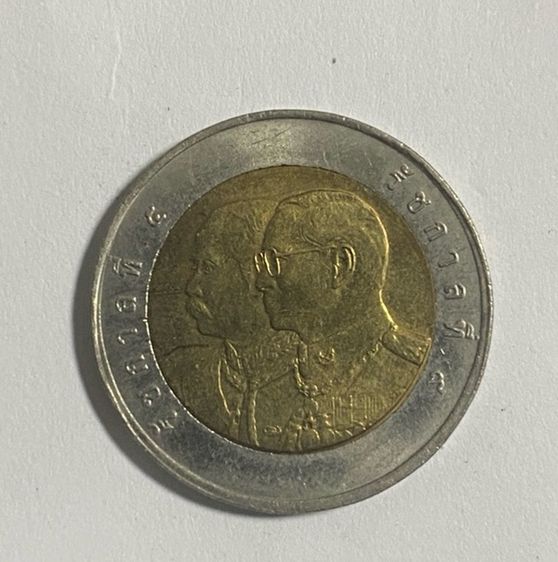 เหรียญไทย เหรียญกษาปณ์ที่ระลึก 100 ปี กรมพระธรรมนูญ เป็นเหรียญโลหะสองสี (สีเงินและสีทอง) ชนิดราคา 10 บาท