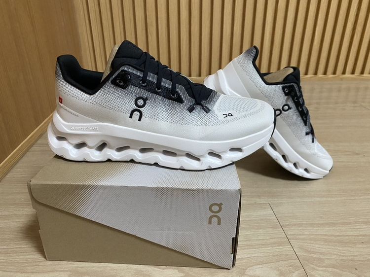 รองเท้า on cloud