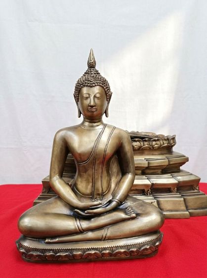 พระพุทธสิหิงค์ ขนาดบูชา วัดบวรนิเวศวิหาร ปี2545 หน้าตัก5นิ้ว เนื้อทองเหลือง รูปที่ 2