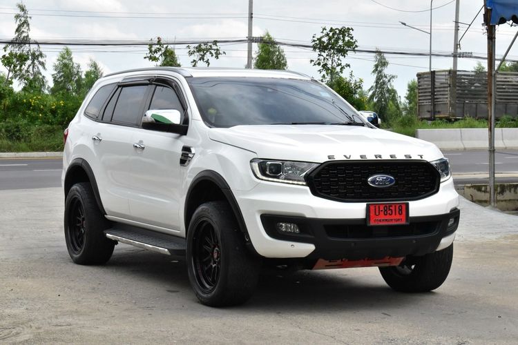 รถ Ford Everest 2.0 Titanium Plus สี ขาว