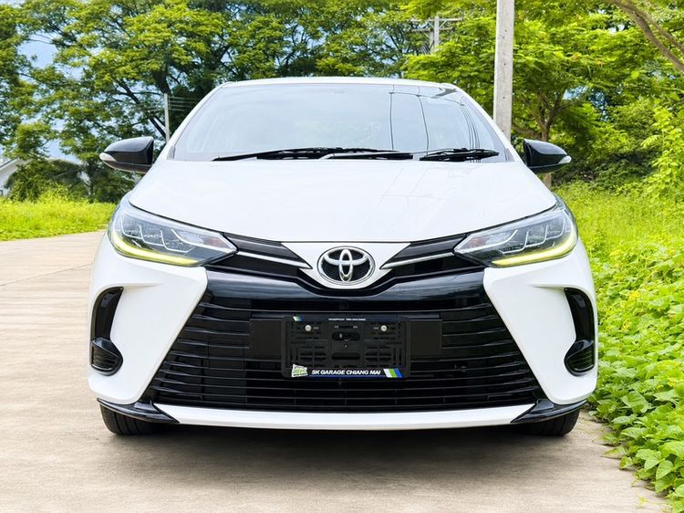 รถ Toyota Yaris 1.2 Sport สี ขาว