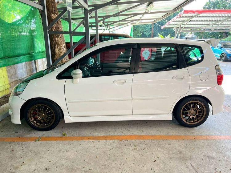 Honda Jazz 2006 1.5 E-V VTEC Sedan เบนซิน ไม่ติดแก๊ส เกียร์ธรรมดา ขาว รูปที่ 2