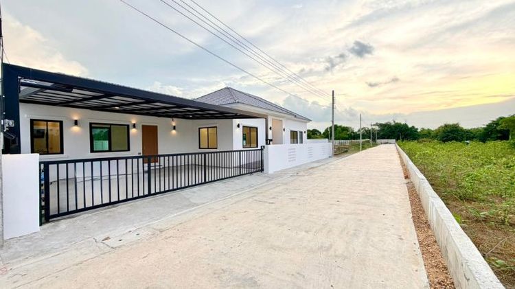 บ้านชั้นเดียวหลังใหญ่ เพียง 5 หลัง ทำเลเดินทางสะดวก