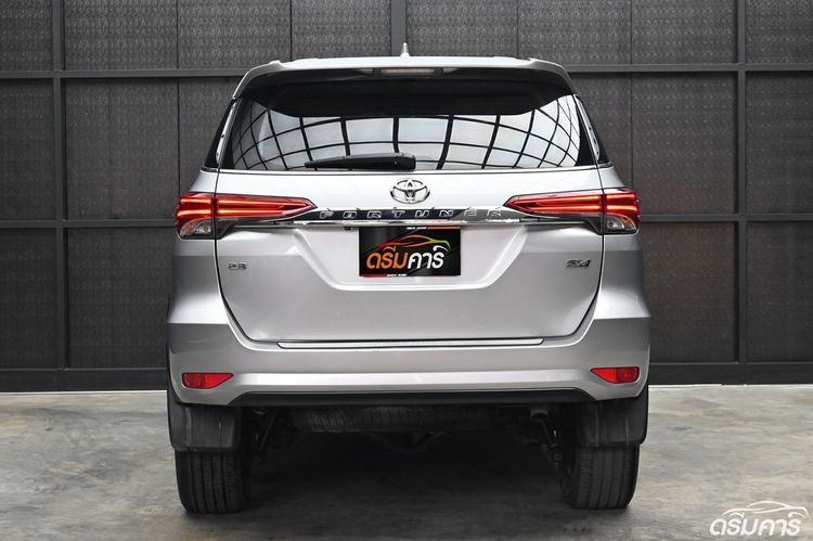 Toyota Fortuner 2016 2.8 V 4WD Utility-car ดีเซล ไม่ติดแก๊ส เกียร์อัตโนมัติ บรอนซ์เงิน รูปที่ 4