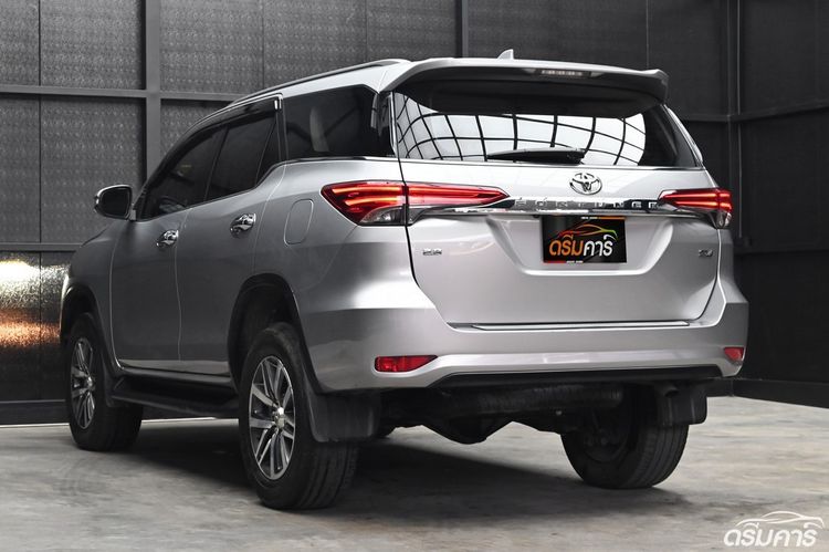 Toyota Fortuner 2016 2.8 V 4WD Utility-car ดีเซล ไม่ติดแก๊ส เกียร์อัตโนมัติ บรอนซ์เงิน รูปที่ 3