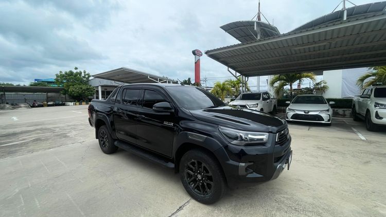 รถ Toyota Hilux Revo Double Cab Prerunner 2x4 2.4 Rocco สี ดำ