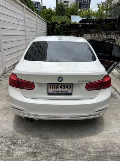 BMW Series 3 2017 330e Sedan ปลั๊กอินไฮบริด (PHEV) ไม่ติดแก๊ส เกียร์อัตโนมัติ ขาว รูปที่ 3