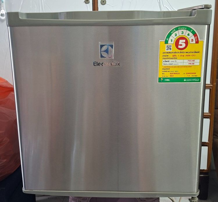 ตู้เย็นมินิบาร์ Electrolux รุ่น EUM0500SB ขนาด 1.6 คิว