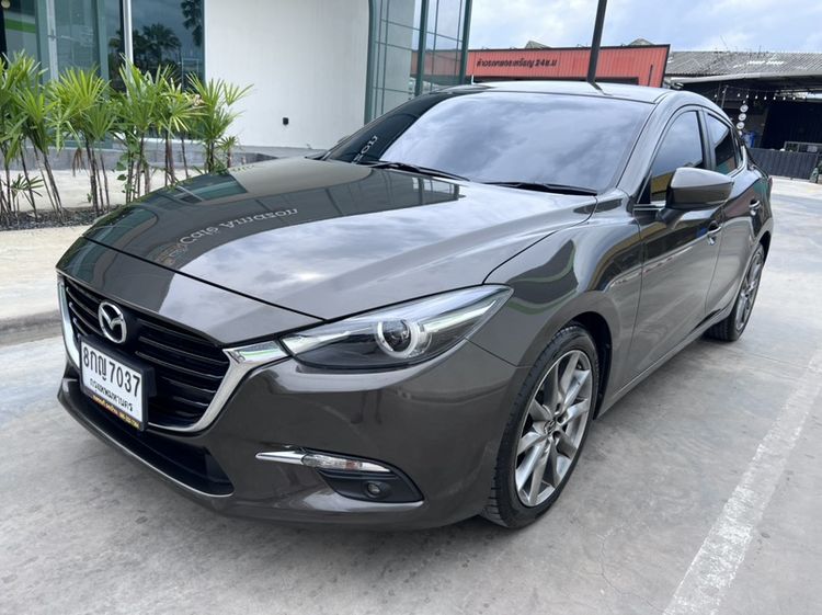 รถ Mazda Mazda3 2.0 S สี น้ำตาล