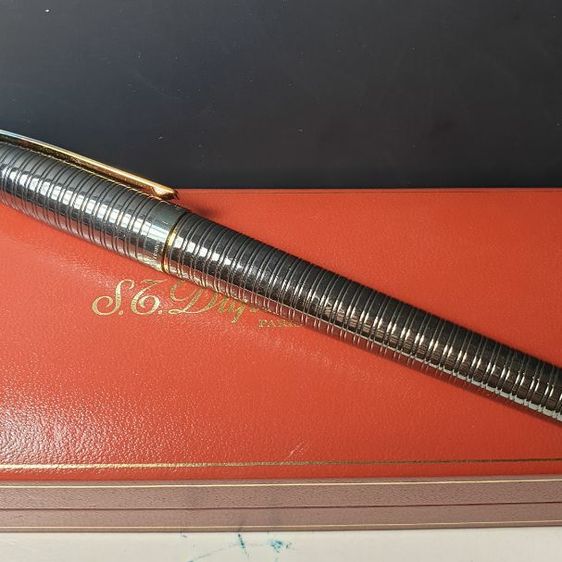 ปากกาหมึกซึม S.T. Dupont