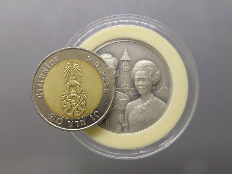 เหรียญที่ระลึก 50 ปี พระบรมราชาภิเษกสมรส พ.ศ.2543 เนื้อเงินรมดำ พร้อมกล่องหนัง และใบเซอร์ รูปที่ 6