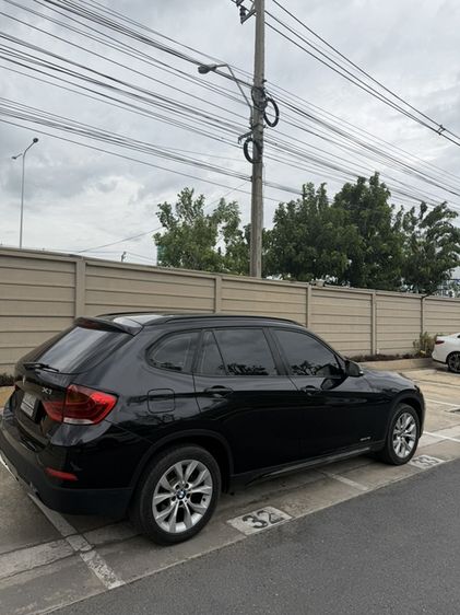 BMW X1 2013 2.0 sDrive18d M Sport Utility-car เบนซิน ดำ รูปที่ 4
