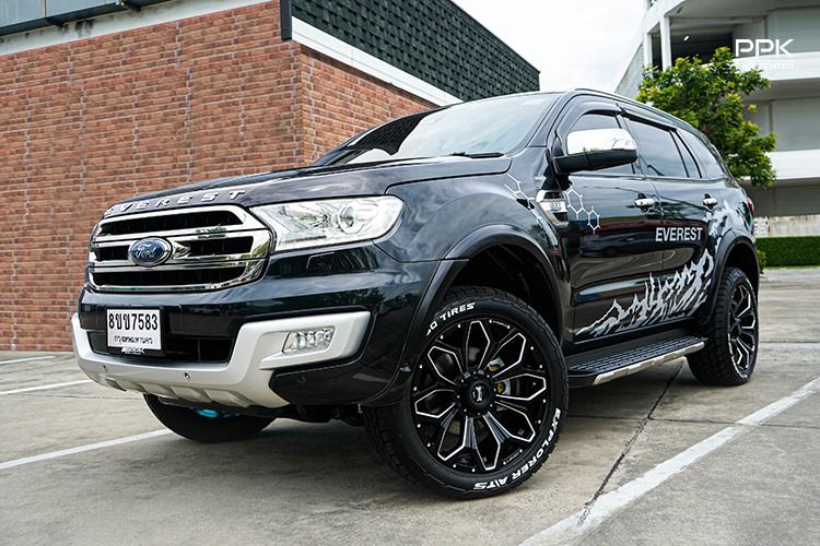 รถ Ford Everest 2.2 Titanium Plus สี ดำ