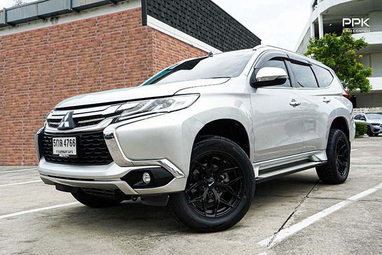 รถ Mitsubishi Pajero Sport 2.4 GT สี เทา