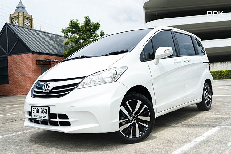 รถ Honda Freed 1.5 E สี ขาว