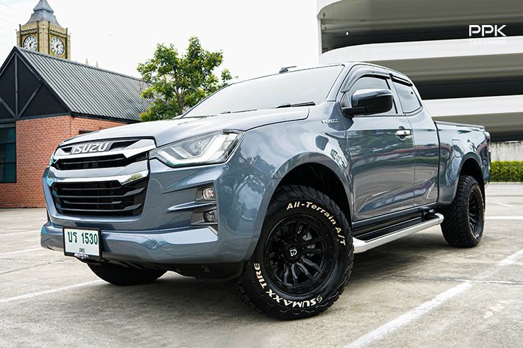 Isuzu D-MAX 2023 3.0 V-Cross Z 4WD Pickup ดีเซล ไม่ติดแก๊ส เกียร์ธรรมดา เทา