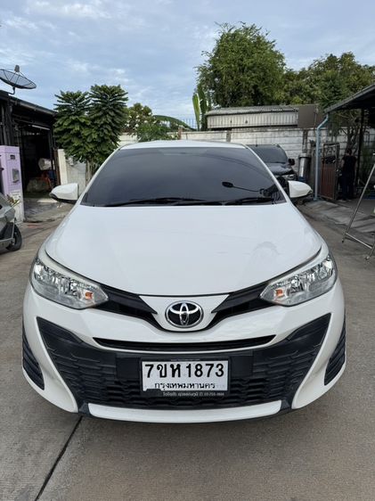 รถ Toyota Yaris 1.2 E สี ขาว