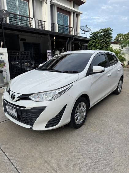 Toyota Yaris 2018 1.2 E Sedan เบนซิน ไม่ติดแก๊ส เกียร์อัตโนมัติ ขาว รูปที่ 2