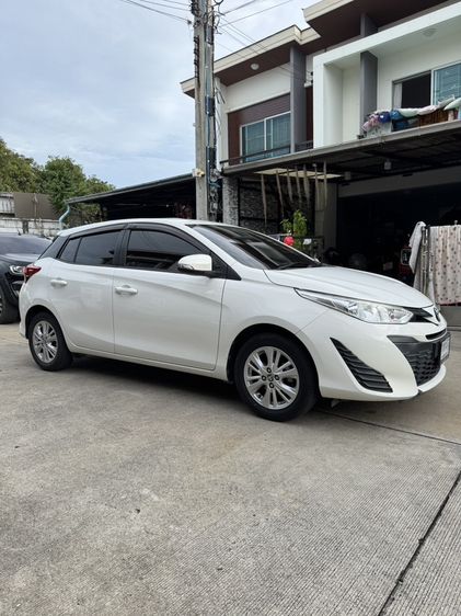 Toyota Yaris 2018 1.2 E Sedan เบนซิน ไม่ติดแก๊ส เกียร์อัตโนมัติ ขาว รูปที่ 3