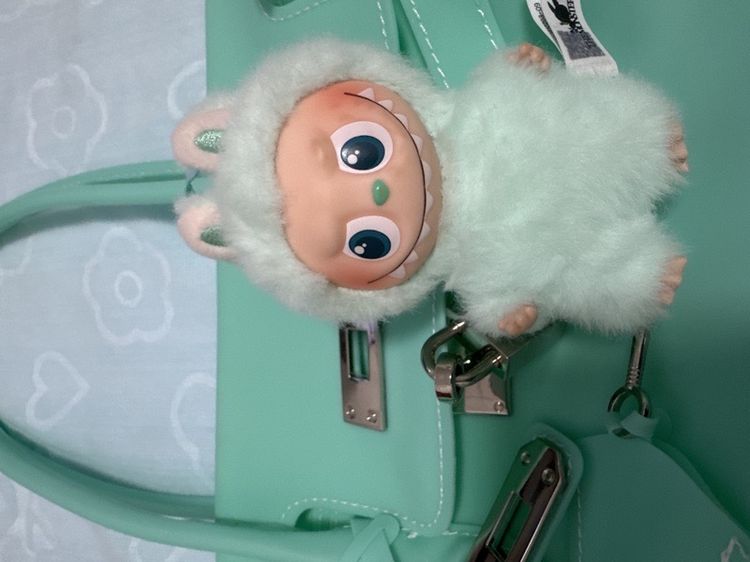 กระเป๋าถือ JELLY BAG พร้อม LABUBU รูปที่ 7