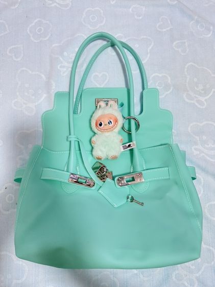กระเป๋าถือ JELLY BAG พร้อม LABUBU รูปที่ 3
