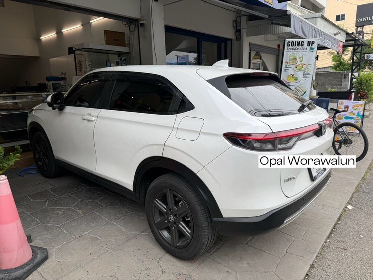 Honda HR-V 2024 1.5 EL e:HEV Sedan เบนซิน เกียร์อัตโนมัติ ขาว รูปที่ 2