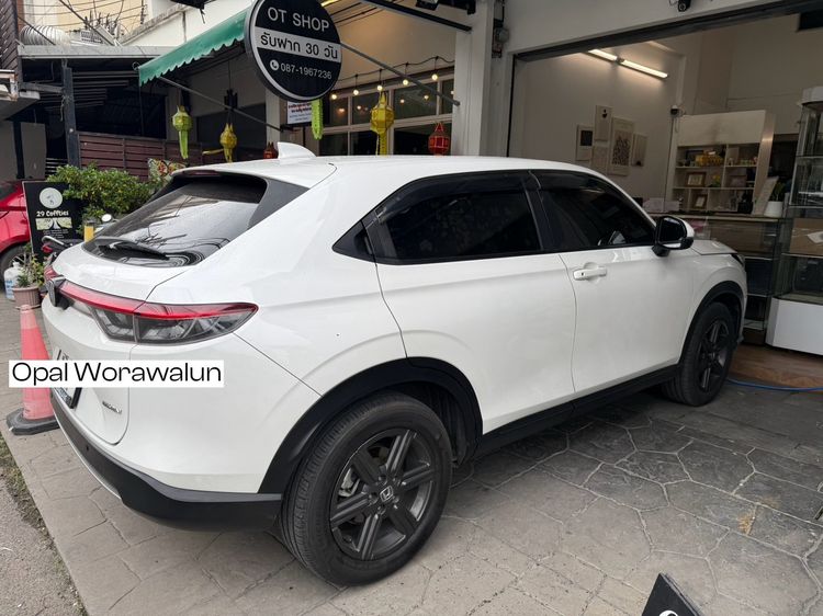Honda HR-V 2024 1.5 EL e:HEV Sedan เบนซิน เกียร์อัตโนมัติ ขาว รูปที่ 3