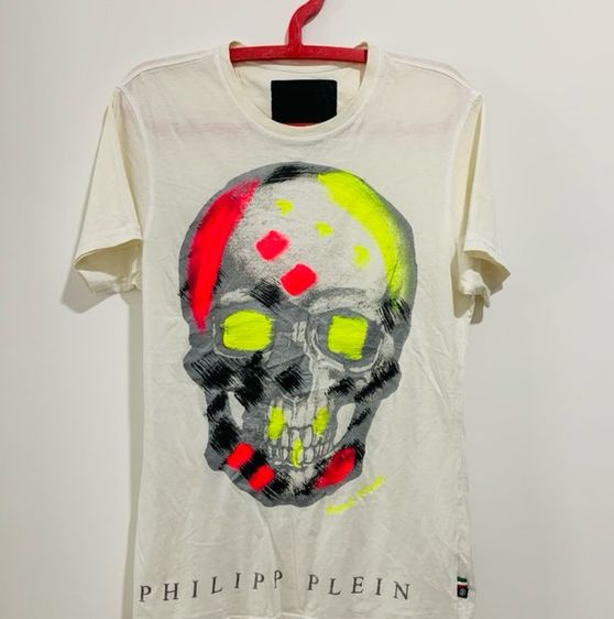 อื่นๆ อื่นๆ อื่นๆ ขาว แขนสั้น เสื้อยืด Philipp Plein แท้ made in ITALY 💯 size วัดจริง ขนาด อก 19 ยาว 27 นิ้ว สภาพดีมาก ดีเทลสวย เนื้อผ้านิ่มมาก หายากน่าสะสมครับ