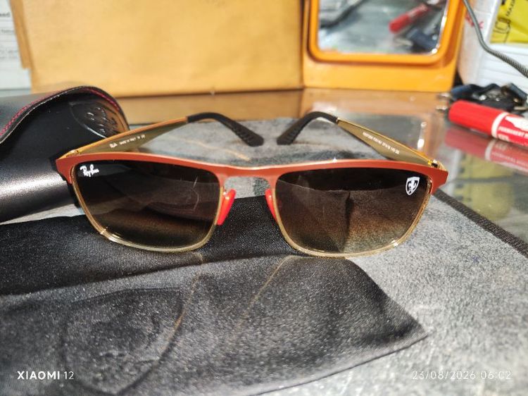 Ray-Ban แว่นตากันแดด แว่นกันแดด RayBan&Ferrari รวมมือกันออก(RayBan x Ferrari Collection) รุ่น RB3726M สภาพใหม่มากเหมือนของมือหนึ่งเลยครับ