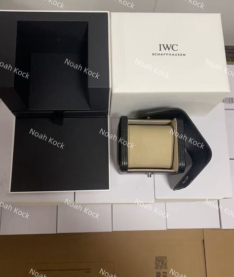 กล่องนาฬิกา IWC Schaffhausen ของแท้ 100% ครบชุด ของใหม่มือหนึ่ง (เฉพาะกล่อง ไม่รวมนาฬิกา) Authentic IWC Watch Box Full Set รูปที่ 2