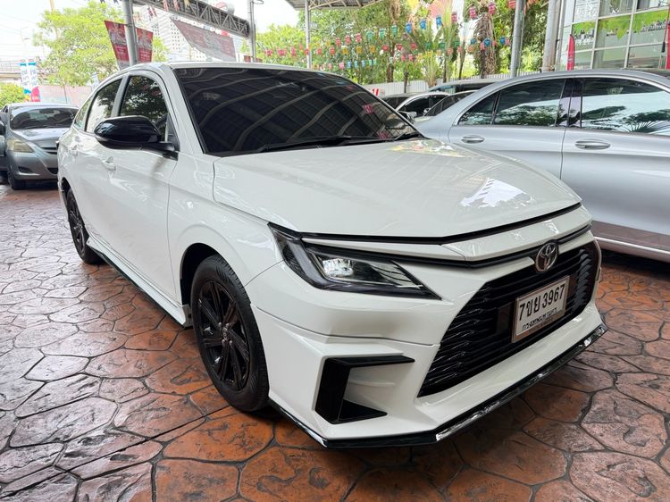 รถ Toyota Yaris ATIV 1.2 Smart สี ขาว