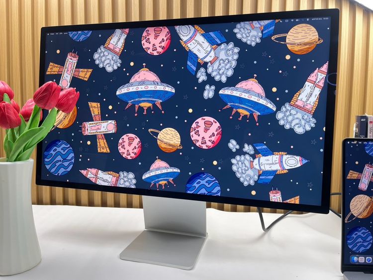 Studio Display 27-inch Retina 5K Stand Glass • 64135 รูปที่ 3