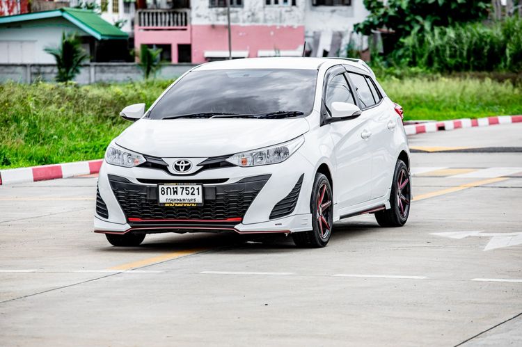 รถ Toyota Yaris 1.2 Entry สี ขาว