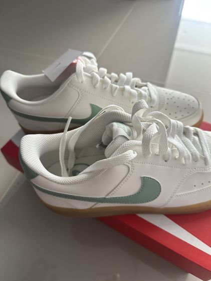 Nike 42.5 มือ 1 ซื้อมาไม่เคยใส่