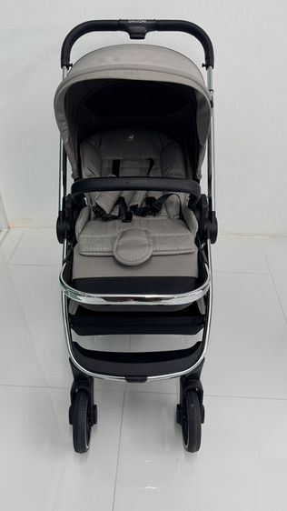 ชื่อสินค้า : Smooz Stroller รถเข็นเด็กปรับการเข็นได้ 2 ทาง แบรนด์สินค้า : Daiichiรายละเอียดสินค้า Product Size : เมื่อกางออก กว้าง 57 ซ.ม. ยาว 90 ซ.ม. สูง 102 รูปที่ 5