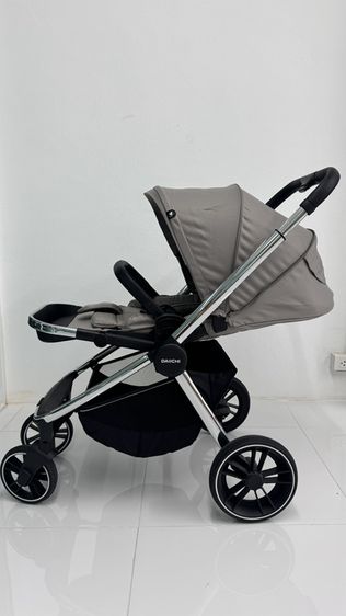 ชื่อสินค้า : Smooz Stroller รถเข็นเด็กปรับการเข็นได้ 2 ทาง แบรนด์สินค้า : Daiichiรายละเอียดสินค้า Product Size : เมื่อกางออก กว้าง 57 ซ.ม. ยาว 90 ซ.ม. สูง 102 รูปที่ 4