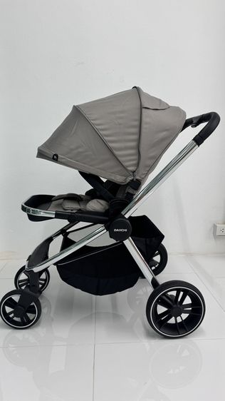 ชื่อสินค้า : Smooz Stroller รถเข็นเด็กปรับการเข็นได้ 2 ทาง แบรนด์สินค้า : Daiichiรายละเอียดสินค้า Product Size : เมื่อกางออก กว้าง 57 ซ.ม. ยาว 90 ซ.ม. สูง 102 รูปที่ 3