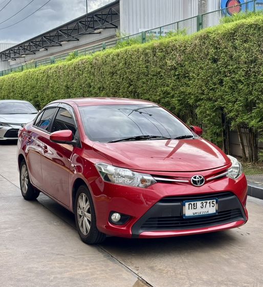 รถ Toyota Vios 1.5 E สี แดง
