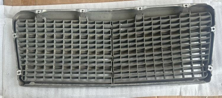 กระจังหน้ารถ Benz w124 e220