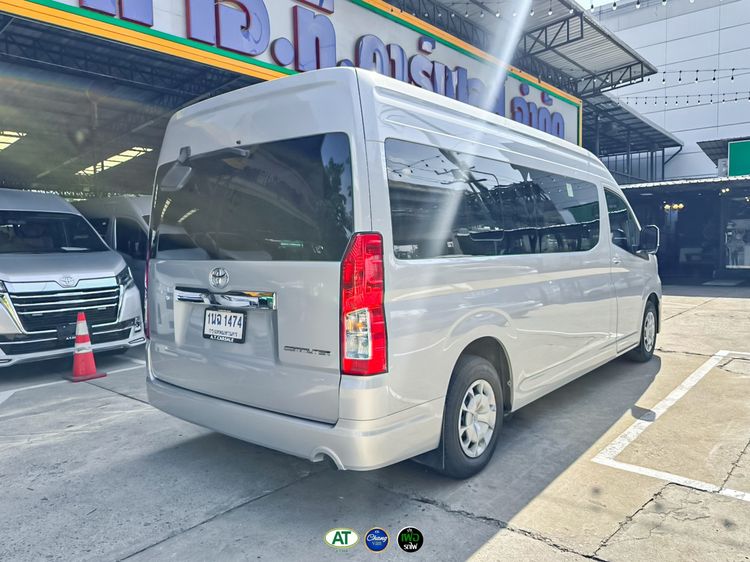 Toyota Commuter 2023 2.8 High Roof Van ดีเซล ไม่ติดแก๊ส เกียร์อัตโนมัติ เทา รูปที่ 2