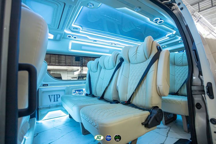 Toyota Commuter 2025 2.8 Van ดีเซล ไม่ติดแก๊ส เกียร์อัตโนมัติ เทา