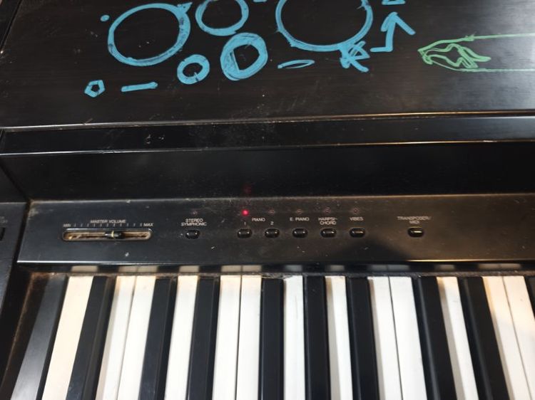 เปียโน Yamaha Clavinova CLP-300
