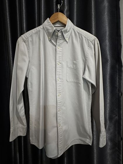 อื่นๆ UNIQLO เสื้อเชิ้ตแขนยาว สีเทาอ่อน Size S Button Down มีกระเป๋า มือสอง